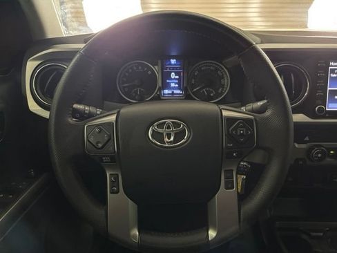 Used 2020 Toyota Tacoma SR5 w/ SR5 Appearance Package (SM) RWD image 15