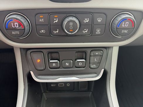 Used 2020 GMC Terrain SLE w/ Driver Convenience Package FWD image 24