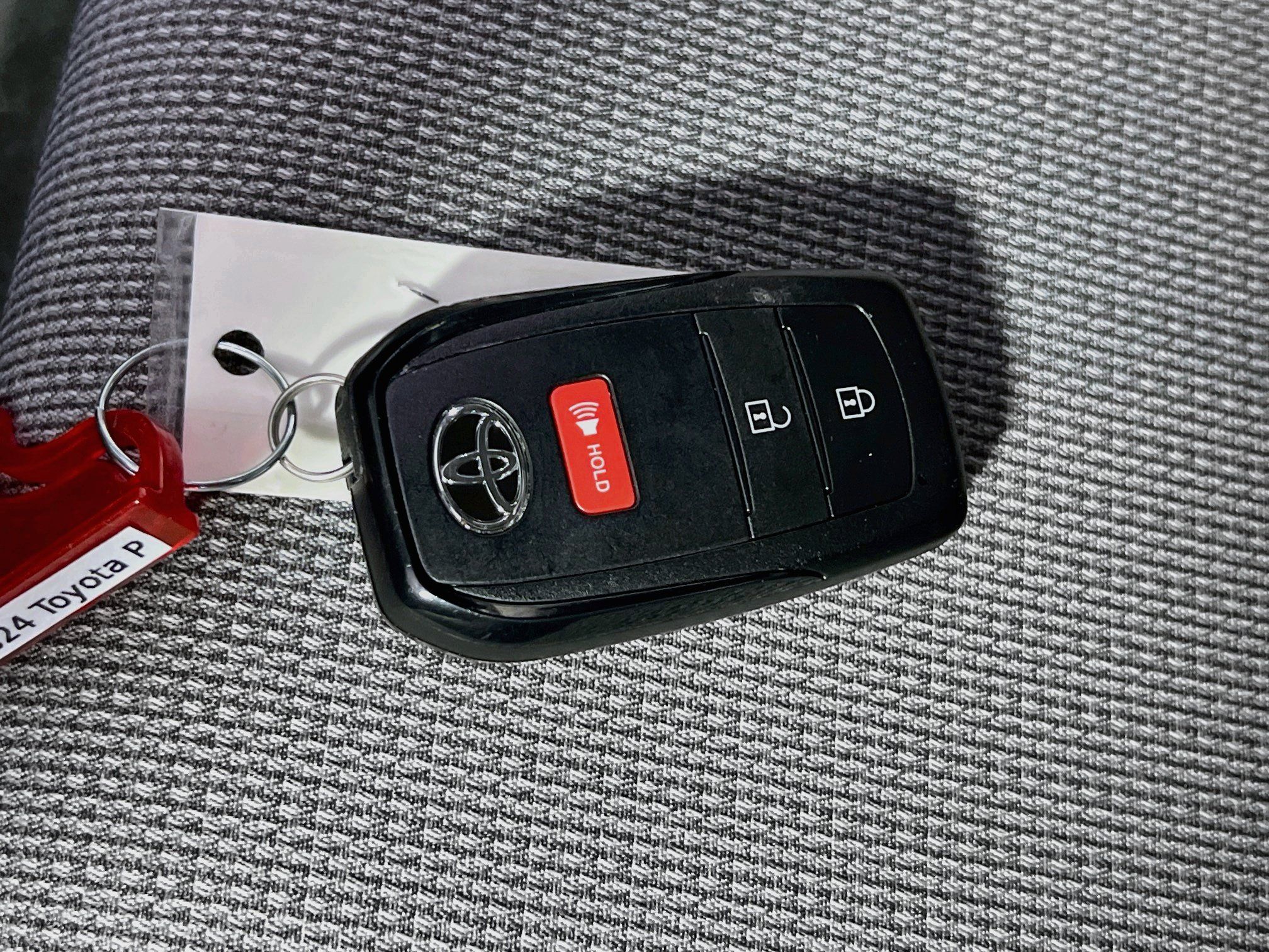 Used 2024 Toyota Prius LE FWD image 36