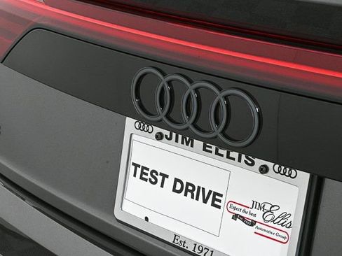 New 2026 Audi Q8 Premium image 37