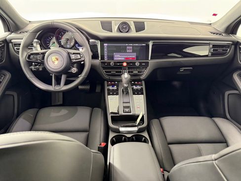 Certified 2026 Porsche Macan AWD/4WD image 16