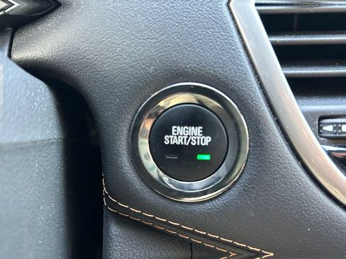 Used 2019 Chevrolet Trax LT w/ LT Convenience Package FWD image 31