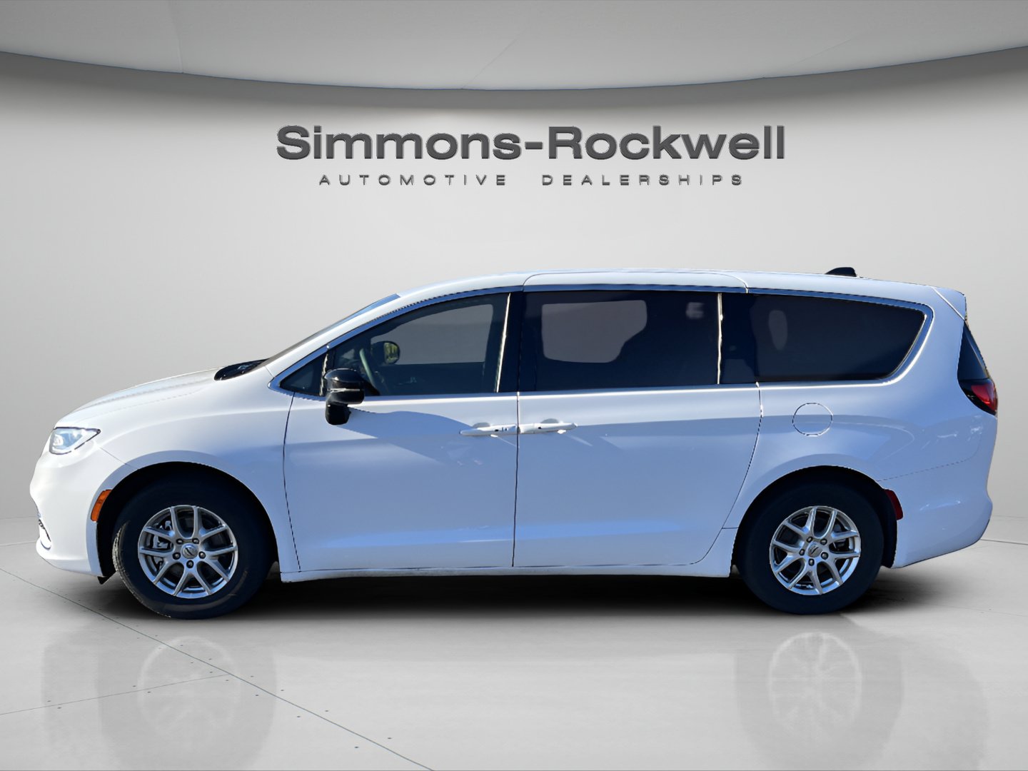 Used 2025 Chrysler Pacifica Select FWD image 2