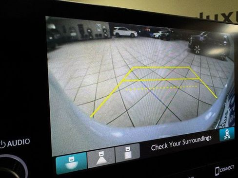 Used 2023 Honda Pilot Sport image 14