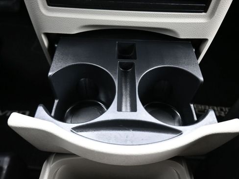 Used 2016 Dodge Grand Caravan SE image 18