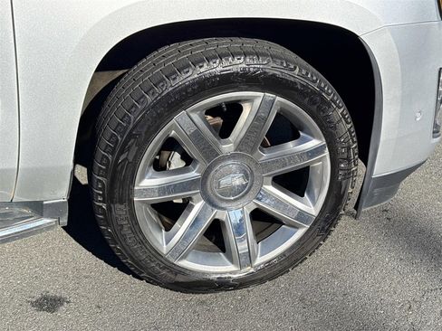 Used 2018 Cadillac Escalade ESV Premium Luxury image 9