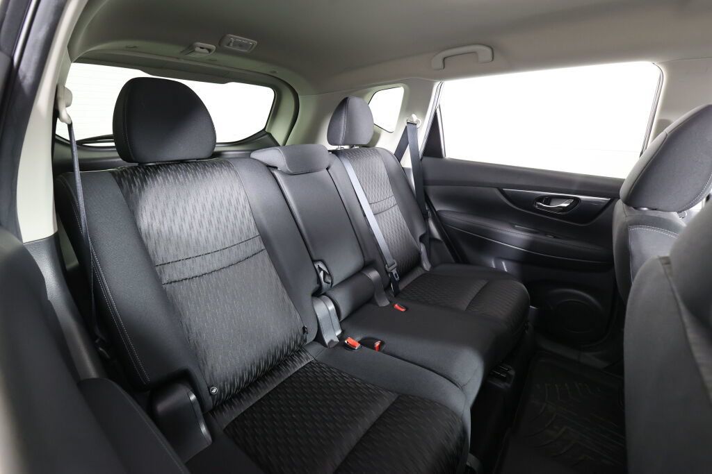 Used 2018 Nissan Rogue SV w/ Premium Package AWD/4WD image 21
