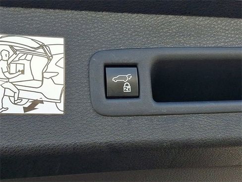 Certified 2024 Toyota Sienna XLE image 32