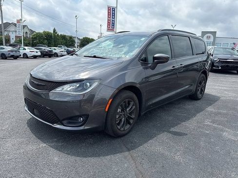 Used 2020 Chrysler Pacifica Touring-L w/ Advanced Safetytec Group AWD/4WD image 3