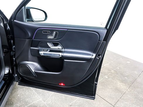 Used 2020 Mercedes-Benz GLB 250 image 24