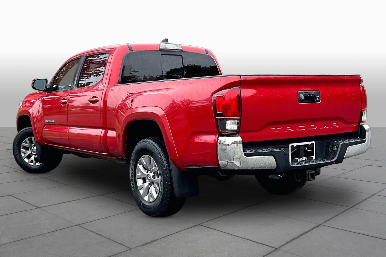 Used 2018 Toyota Tacoma SR5 AWD/4WD image 12