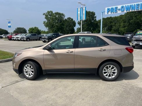 Used 2018 Chevrolet Equinox LS FWD image 3