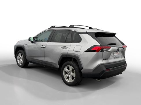 Used 2021 Toyota RAV4 XLE w/ Convenience Package image 3