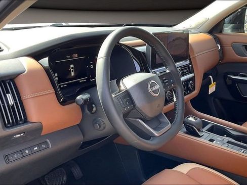 New 2026 Nissan Pathfinder Platinum FWD image 7