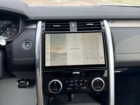 New 2024 Land Rover Discovery Dynamic SE image 23