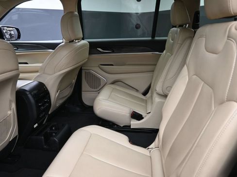 Used 2022 Jeep Grand Cherokee L Limited AWD/4WD image 14