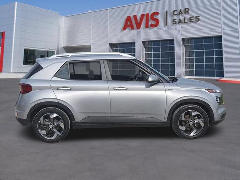 Used 2025 Hyundai Venue SEL FWD image 5