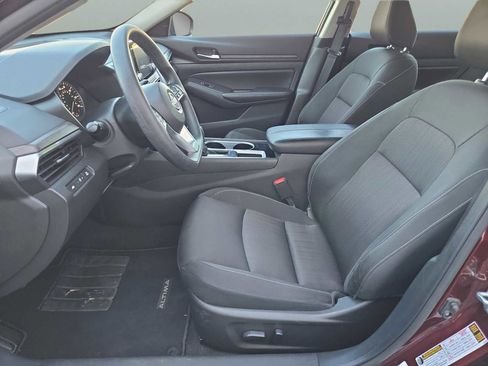 Used 2024 Nissan Altima 2.5 SV FWD image 19