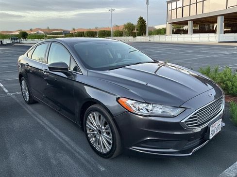 Used 2018 Ford Fusion SE w/ Fusion SE Technology Package image 37