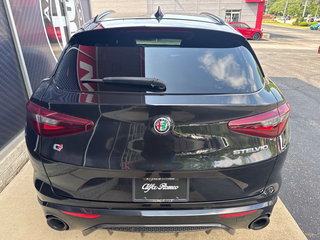 Used 2023 Alfa Romeo Stelvio Veloce AWD/4WD image 11