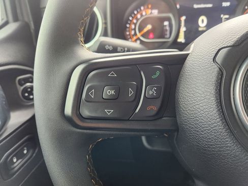 Used 2025 Jeep Gladiator Sport image 30