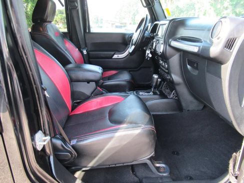 Used 2016 Jeep Wrangler Unlimited Rubicon AWD/4WD image 10