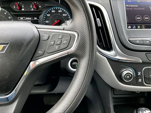 Used 2020 Chevrolet Equinox LS w/ LS Convenience Package image 24