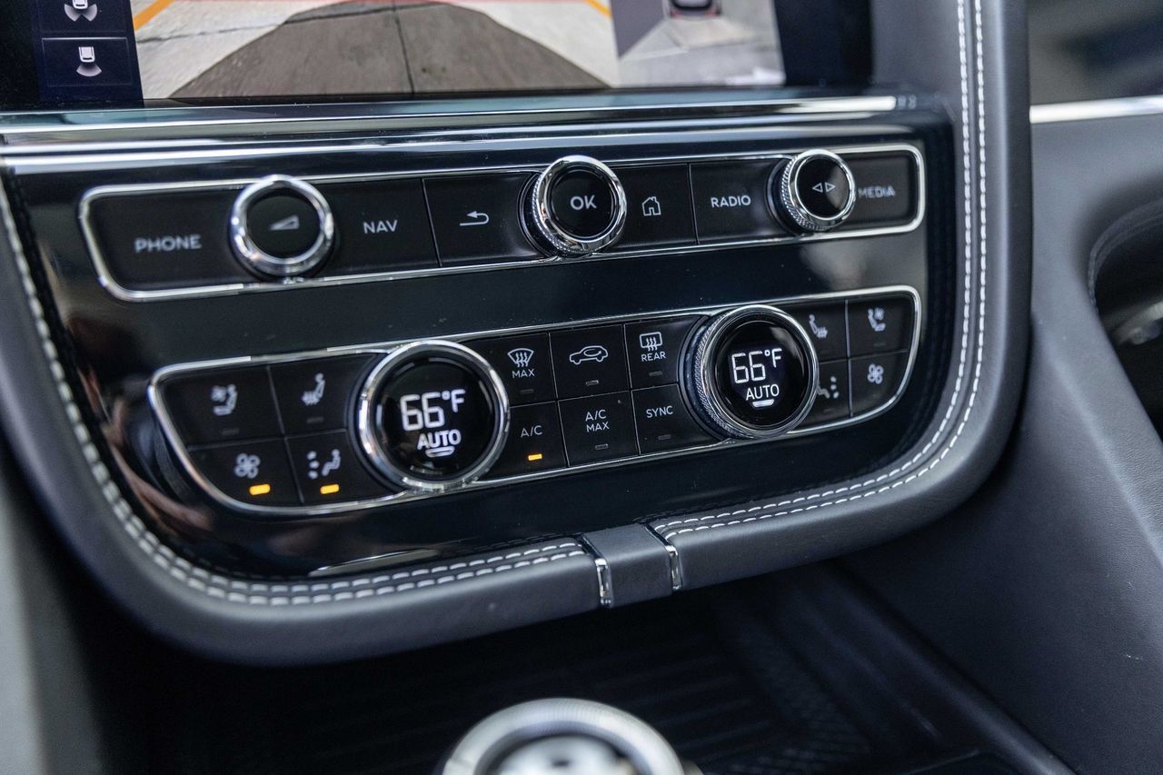 Certified 2023 Bentley Bentayga Extended Wheelbase AWD/4WD image 37