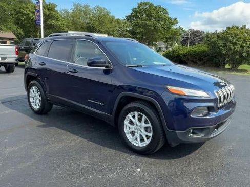 Used 2016 Jeep Cherokee Latitude AWD/4WD image 2