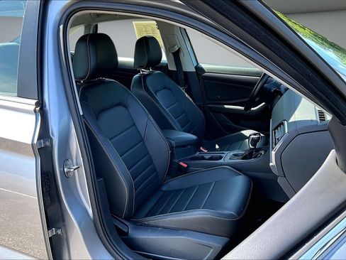 Used 2024 Volkswagen Jetta SE FWD image 29