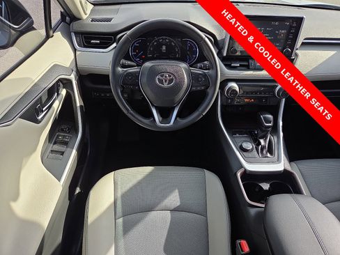 Used 2020 Toyota RAV4 Limited image 11
