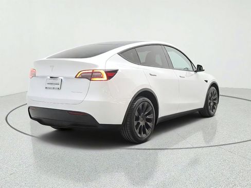 Used 2023 Tesla Model Y Long Range AWD/4WD image 5