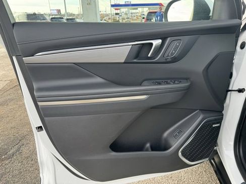 Used 2025 Buick Enclave Preferred image 18