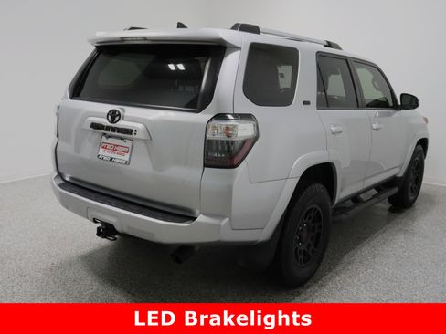 Used 2022 Toyota 4Runner SR5 Premium image 7