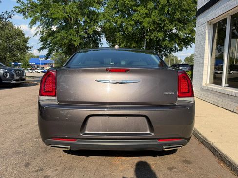Used 2019 Chrysler 300 Touring w/ Sport Appearance Package RWD image 6
