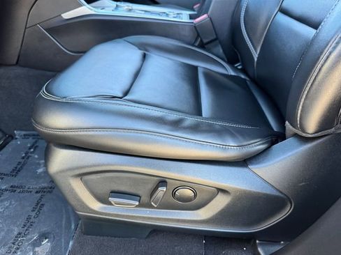 Used 2023 Ford Explorer XLT w/ Equipment Group 202A image 15
