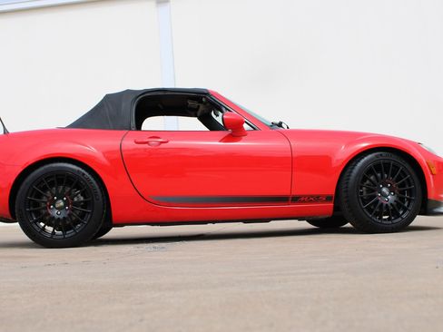 Used 2006 MAZDA MX-5 Miata Sport RWD image 16