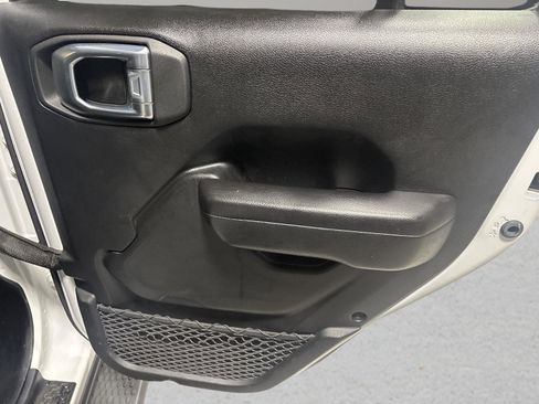 Used 2021 Jeep Wrangler Unlimited Islander image 24