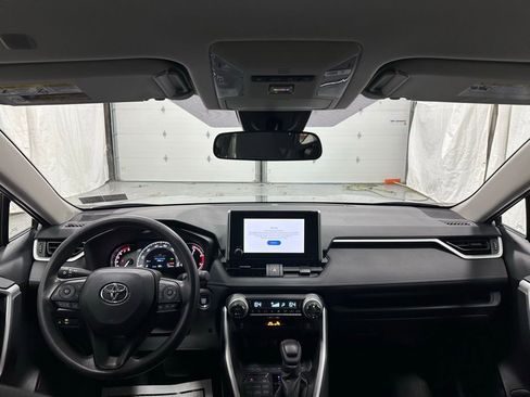 Used 2025 Toyota RAV4 XLE image 40