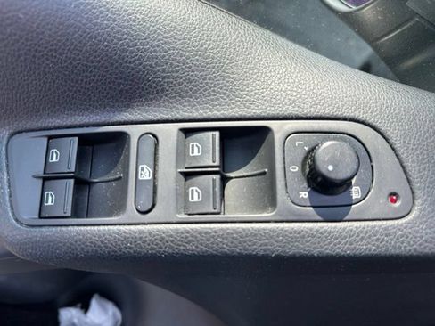 Used 2014 Volkswagen Tiguan S FWD image 11