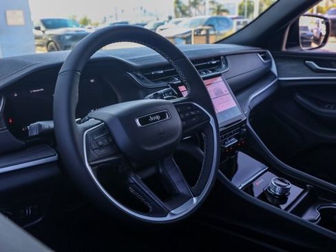 New 2025 Jeep Grand Cherokee Limited w/ Luxury Tech Group II image 14