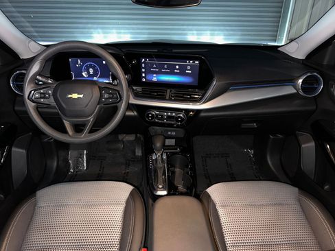 Used 2025 Chevrolet Trax LT image 31