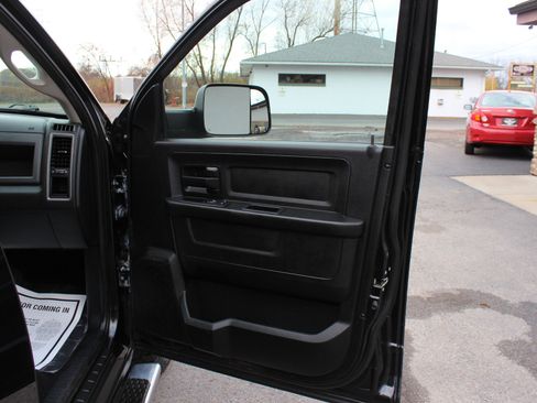 Used 2016 RAM 1500 ST w/ SXT Appearance Group image 32