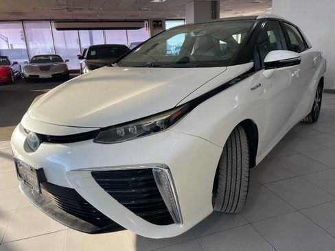 Used 2017 Toyota Mirai image 3