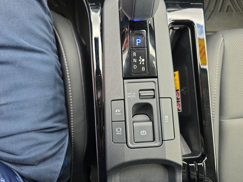 Used 2025 Toyota Prius XLE AWD/4WD image 24