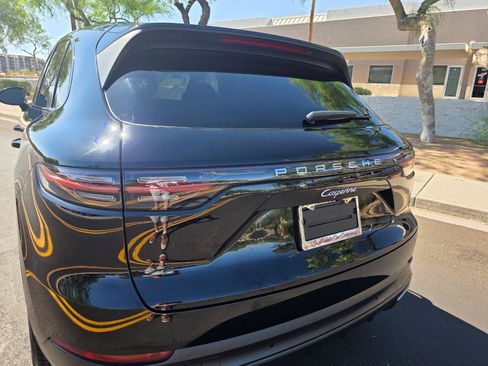 Used 2022 Porsche Cayenne AWD/4WD image 17