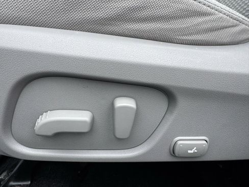 Used 2016 Subaru Forester 2.5i Premium w/ All-Weather Package image 16