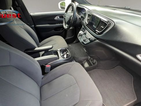 Used 2019 Chrysler Pacifica Touring Plus w/ Advanced Safetytec Group FWD image 17