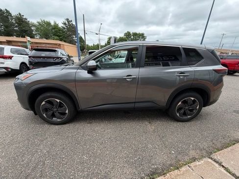 Used 2024 Nissan Rogue SV AWD/4WD image 4