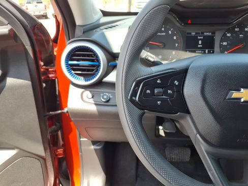 Used 2024 Chevrolet Trax LS w/ LS Convenience Package FWD image 28